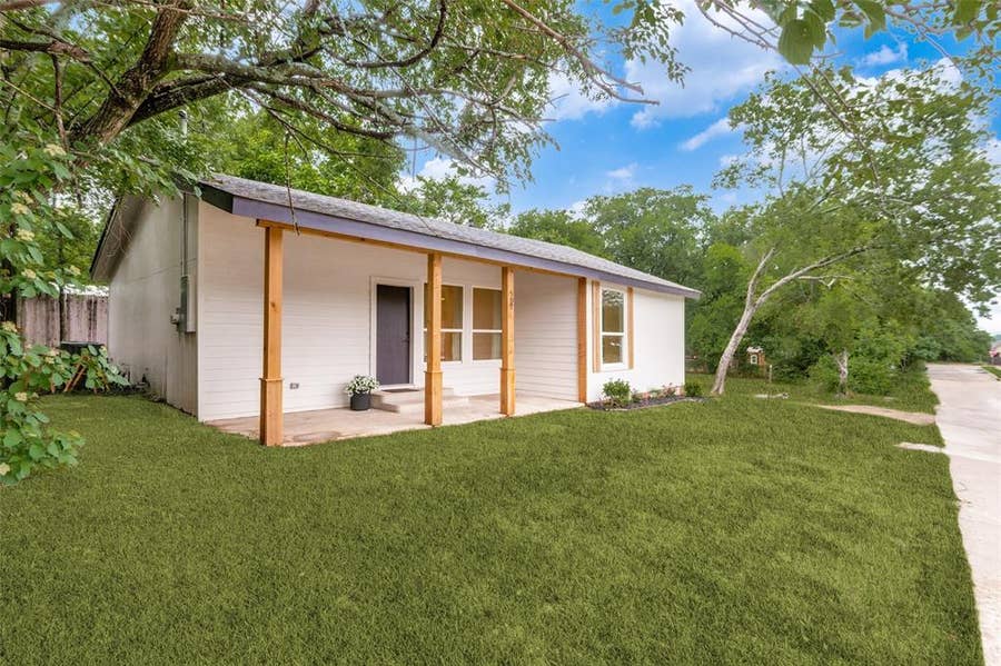 Property photo for 507 N 3rd Street, Midlothian, TX