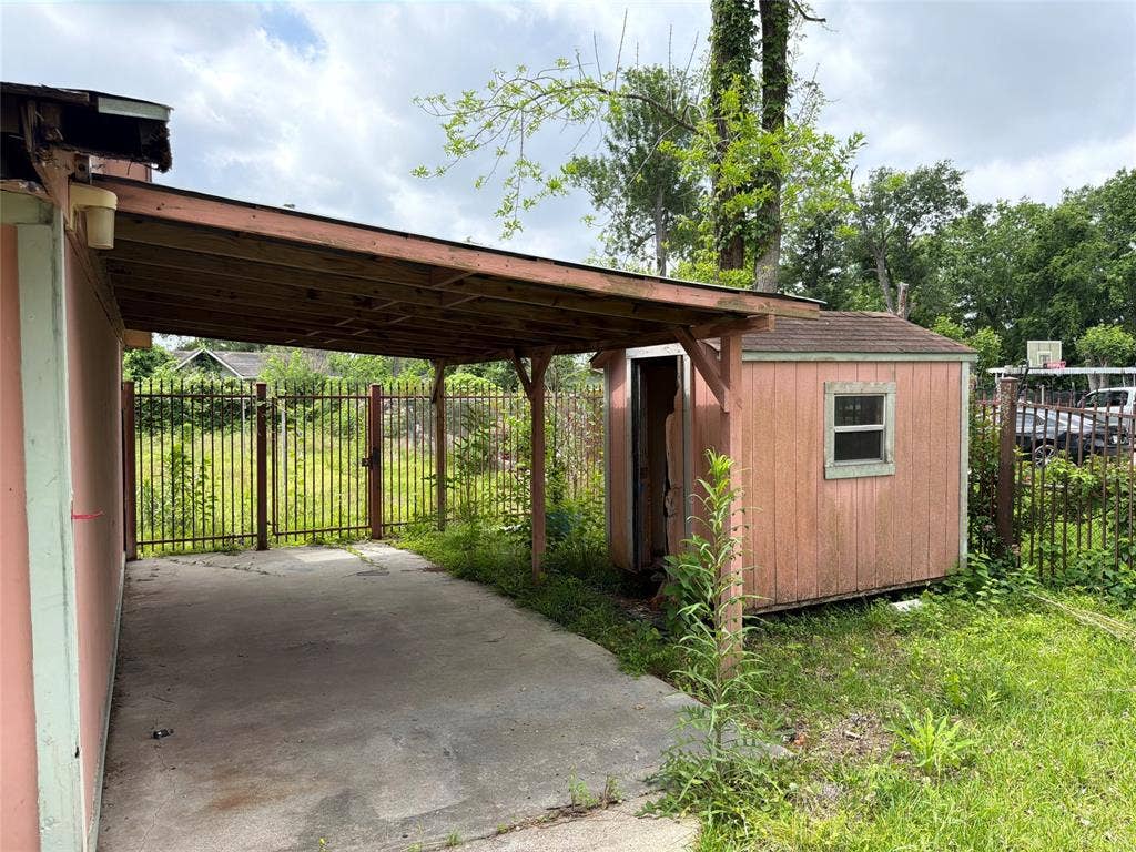 4600 Ireland Street, Houston, TX 77016 4600 Ireland Street, Houston, TX 77016