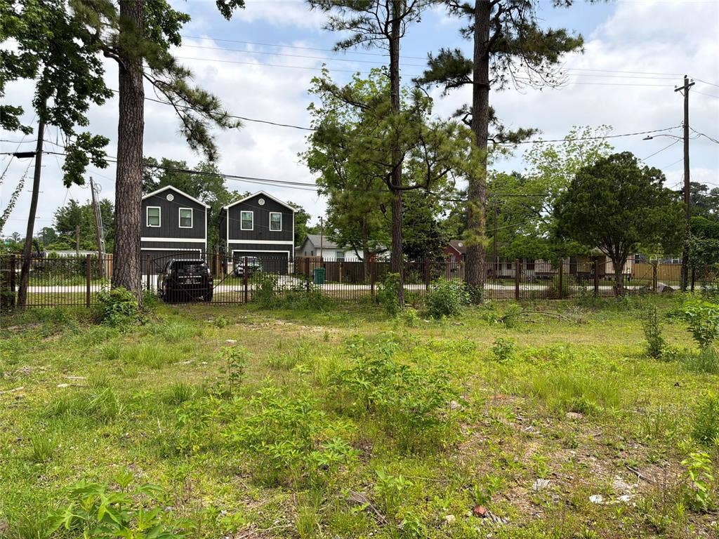 4600 Ireland Street, Houston, TX 77016 4600 Ireland Street, Houston, TX 77016