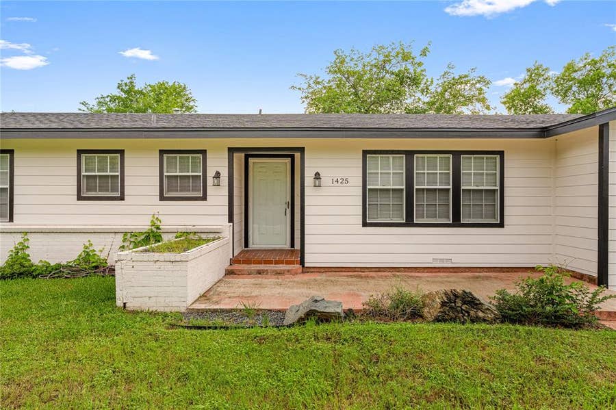 Property photo for 1425 Crow Drive, Waco, TX