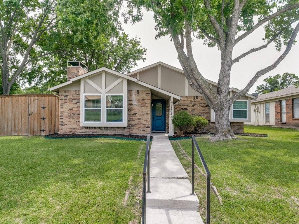 2504 Royal Oaks Drive, Plano, TX 75074 2504 Royal Oaks Drive, Plano, TX 75074