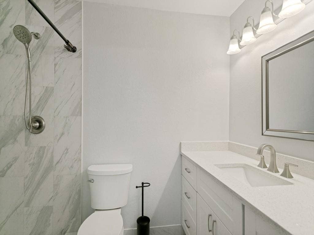 2504 Royal Oaks Drive, Plano, TX 75074 2504 Royal Oaks Drive, Plano, TX 75074