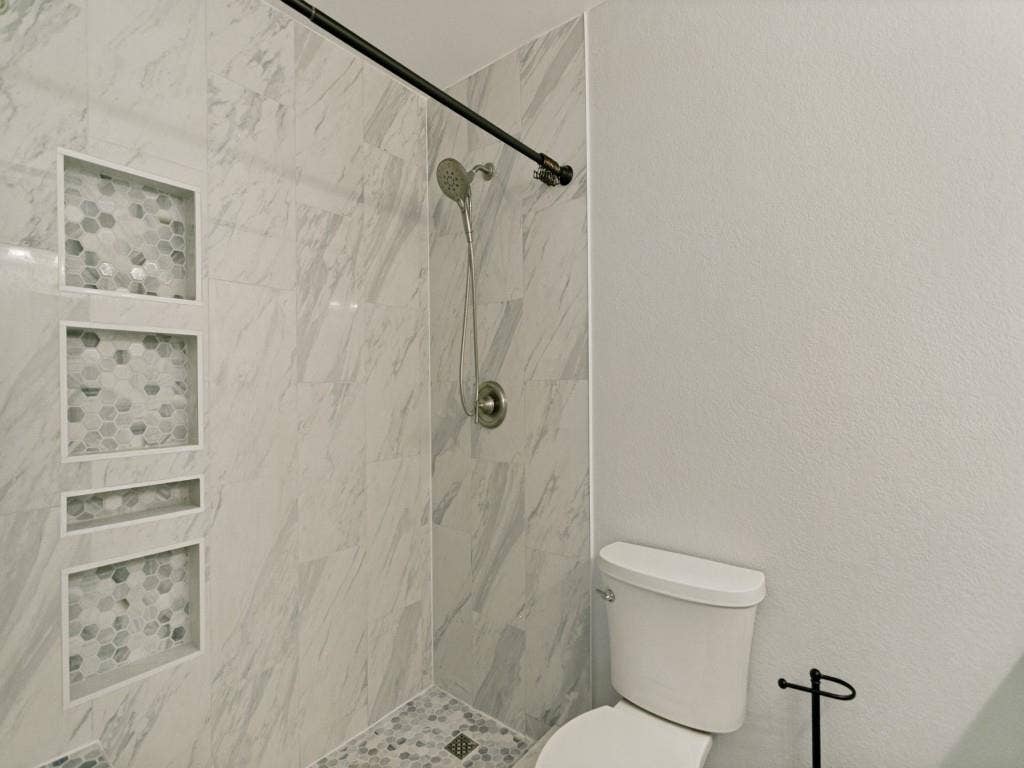 2504 Royal Oaks Drive, Plano, TX 75074 2504 Royal Oaks Drive, Plano, TX 75074