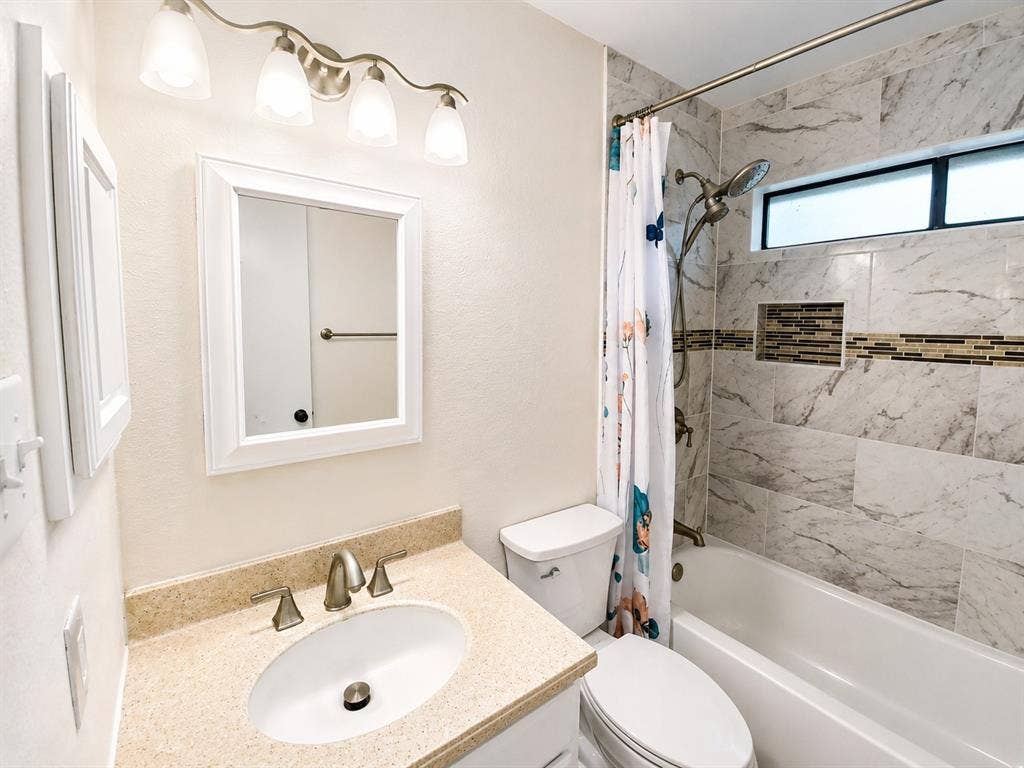 2504 Royal Oaks Drive, Plano, TX 75074 2504 Royal Oaks Drive, Plano, TX 75074