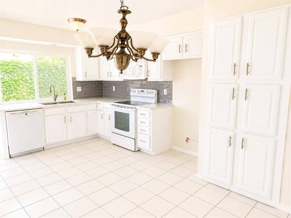 2504 Royal Oaks Drive, Plano, TX 75074 2504 Royal Oaks Drive, Plano, TX 75074