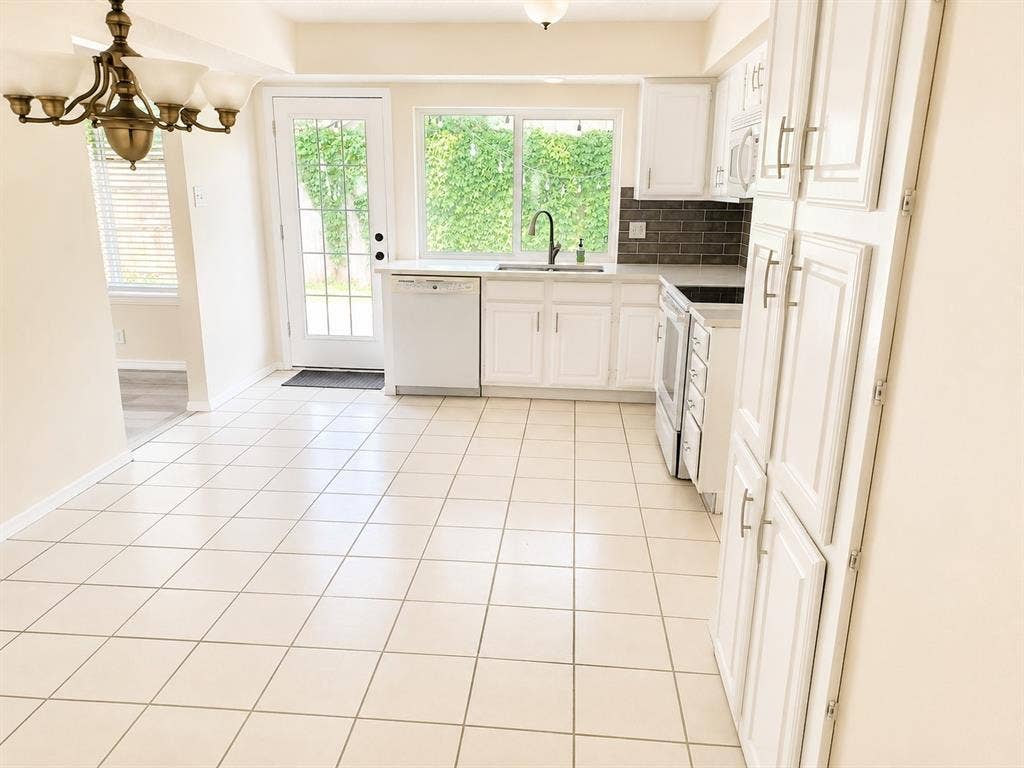 2504 Royal Oaks Drive, Plano, TX 75074 2504 Royal Oaks Drive, Plano, TX 75074