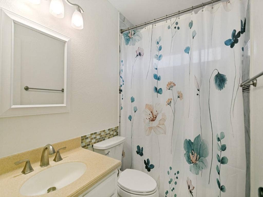 2504 Royal Oaks Drive, Plano, TX 75074 2504 Royal Oaks Drive, Plano, TX 75074