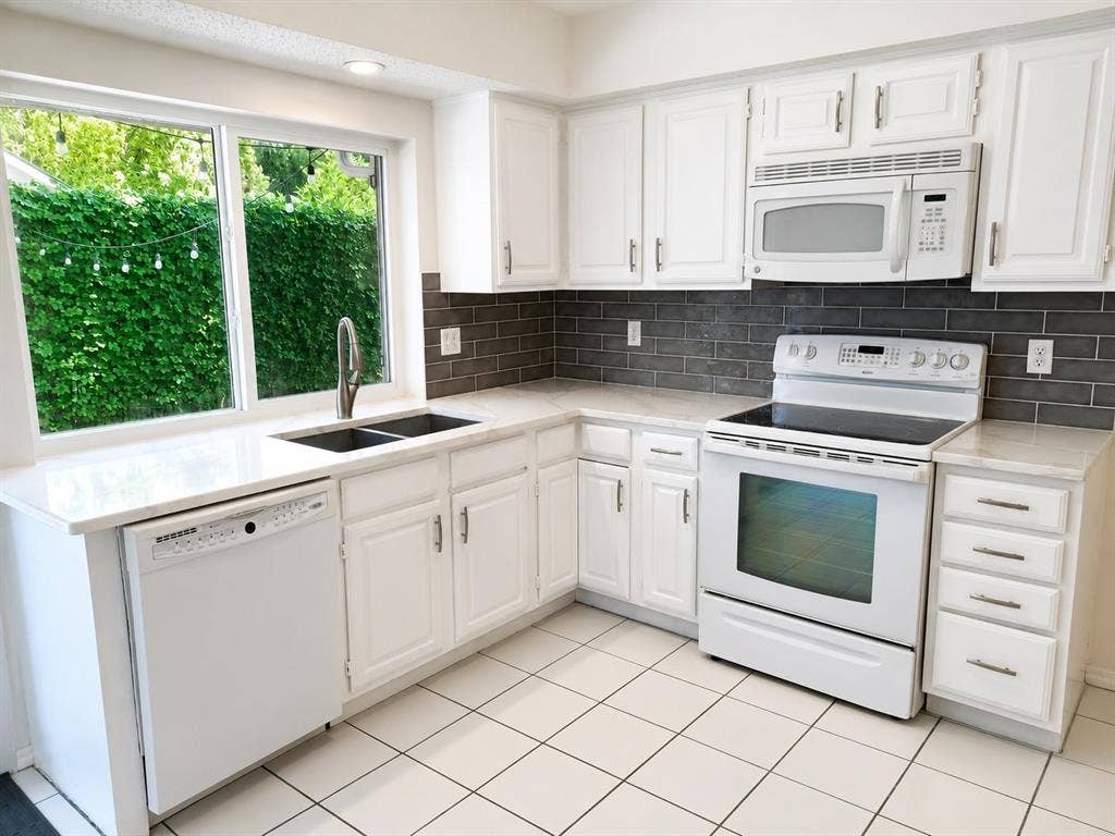 2504 Royal Oaks Drive, Plano, TX 75074 2504 Royal Oaks Drive, Plano, TX 75074