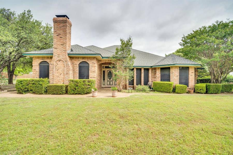 Property photo for 750 Allen Lane, Midlothian, TX