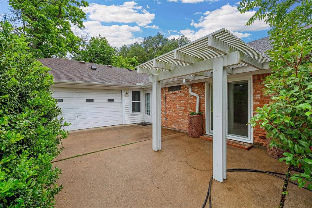 3301 Loma Vista Drive, Waco, TX 76708 Paved patio with white pergola structure