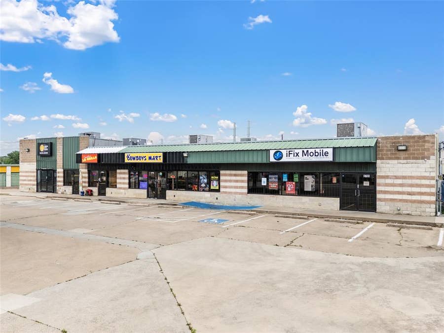 Property photo for 2712-2720 W Division St, Arlington, TX