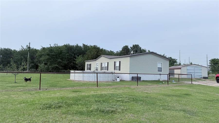 Property photo for 190 Railroad Drive, Mabank, TX