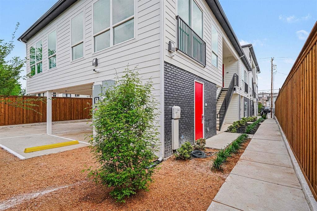 2217 N Fitzhugh Avenue, #203, Dallas, TX 75204 2217 N Fitzhugh Avenue, #203, Dallas, TX 75204