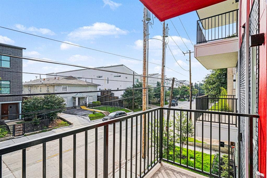 2217 N Fitzhugh Avenue, #203, Dallas, TX 75204 2217 N Fitzhugh Avenue, #203, Dallas, TX 75204