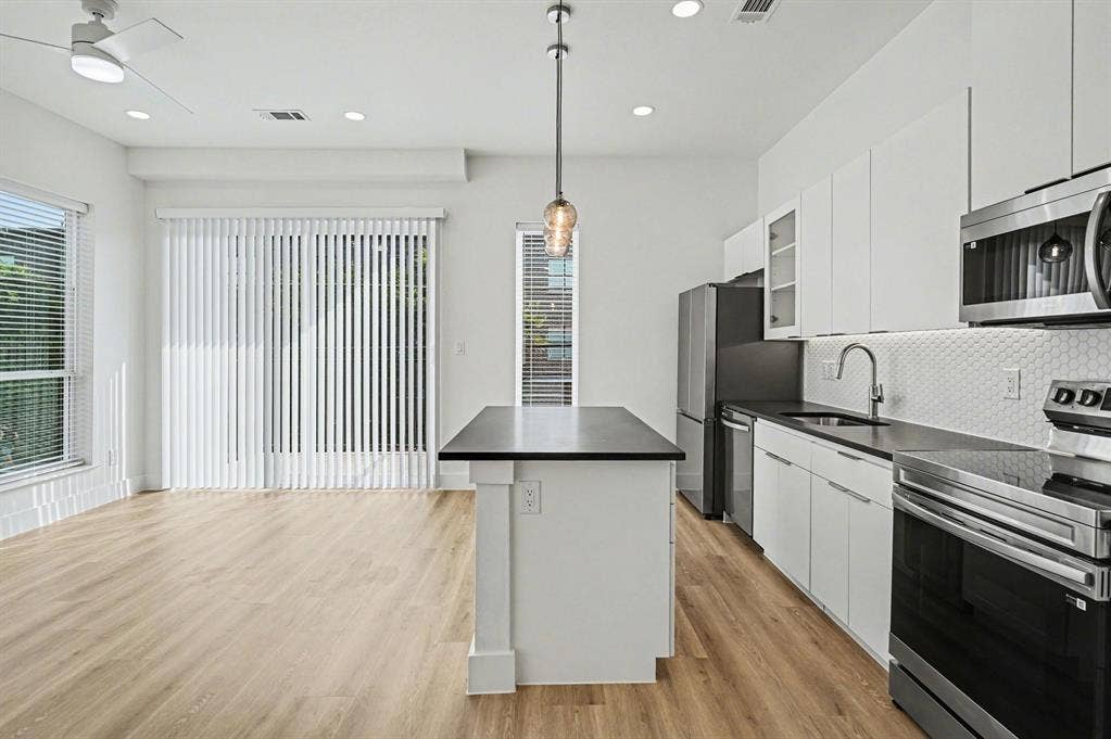 2217 N Fitzhugh Avenue, #203, Dallas, TX 75204 2217 N Fitzhugh Avenue, #203, Dallas, TX 75204
