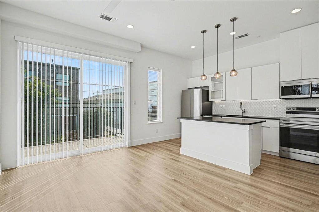 2217 N Fitzhugh Avenue, #203, Dallas, TX 75204 2217 N Fitzhugh Avenue, #203, Dallas, TX 75204