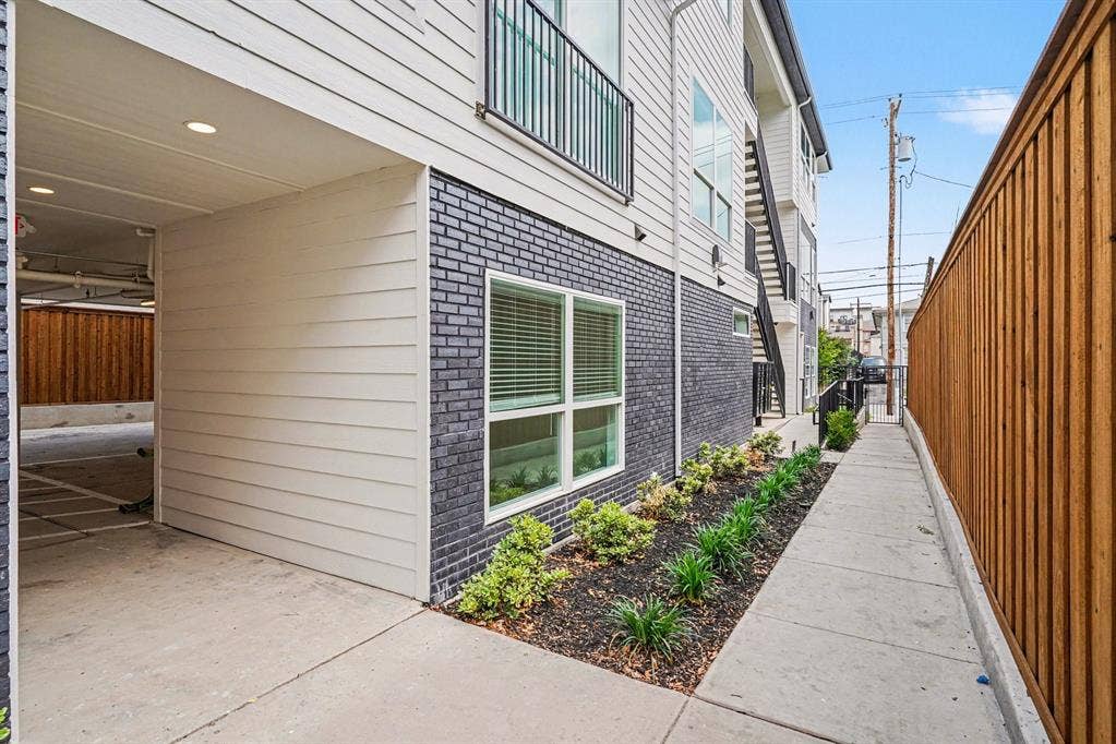2217 N Fitzhugh Avenue, #203, Dallas, TX 75204 2217 N Fitzhugh Avenue, #203, Dallas, TX 75204