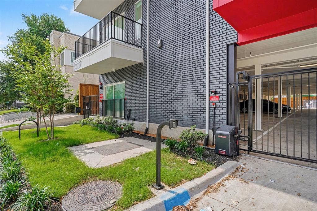 2217 N Fitzhugh Avenue, #203, Dallas, TX 75204 2217 N Fitzhugh Avenue, #203, Dallas, TX 75204