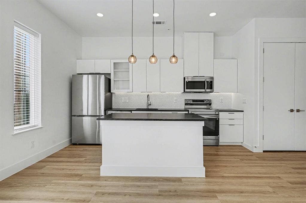 2217 N Fitzhugh Avenue, #203, Dallas, TX 75204 2217 N Fitzhugh Avenue, #203, Dallas, TX 75204