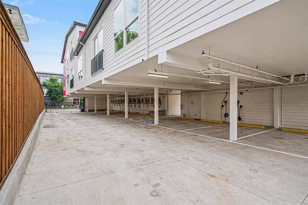 2217 N Fitzhugh Avenue, #203, Dallas, TX 75204 2217 N Fitzhugh Avenue, #203, Dallas, TX 75204