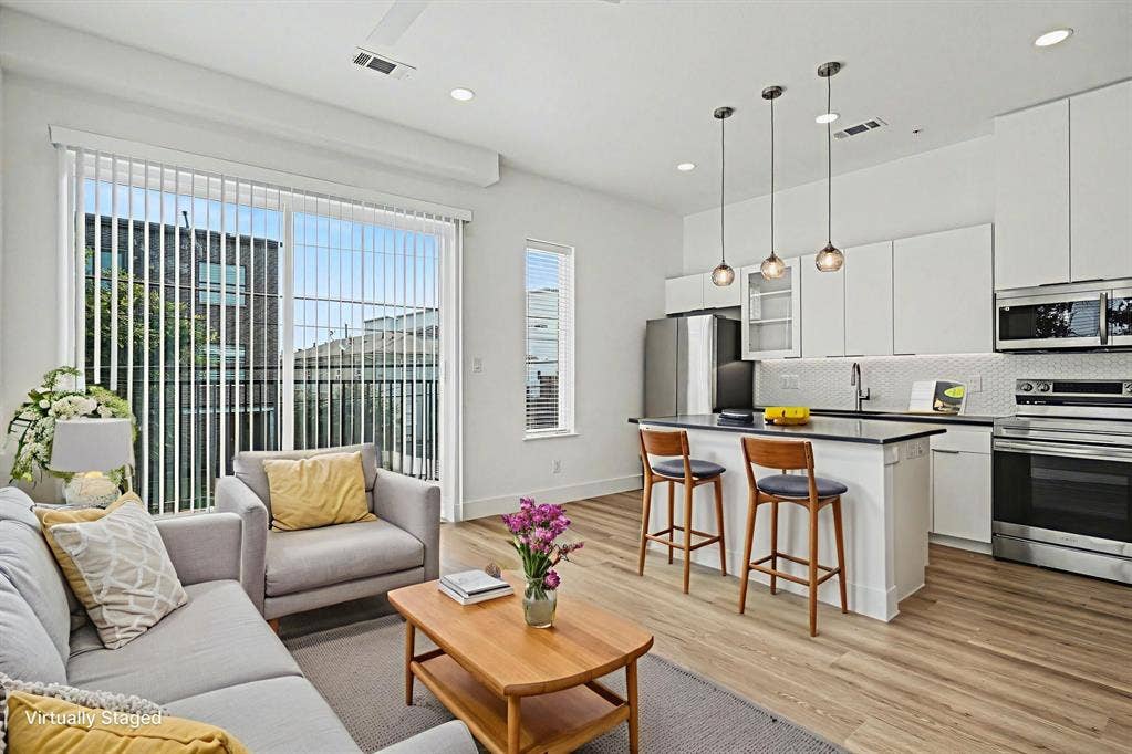 2217 N Fitzhugh Avenue, #203, Dallas, TX 75204 2217 N Fitzhugh Avenue, #203, Dallas, TX 75204