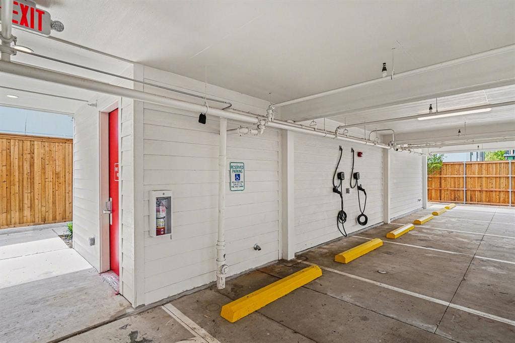 2217 N Fitzhugh Avenue, #203, Dallas, TX 75204 2217 N Fitzhugh Avenue, #203, Dallas, TX 75204