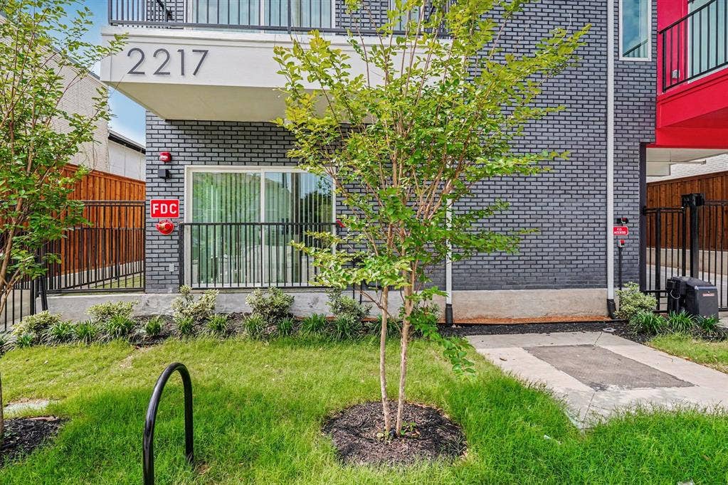 2217 N Fitzhugh Avenue, #203, Dallas, TX 75204 2217 N Fitzhugh Avenue, #203, Dallas, TX 75204