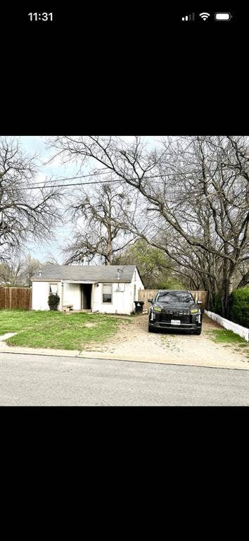 Property photo for 605 S Bradshaw Street, Denton, TX