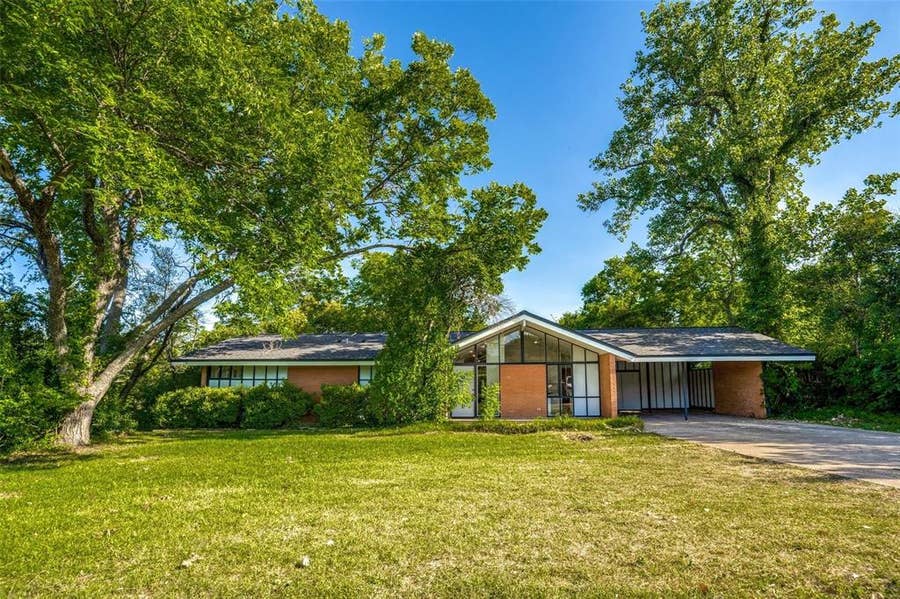 Property photo for 6916 Forest Lane, Dallas, TX