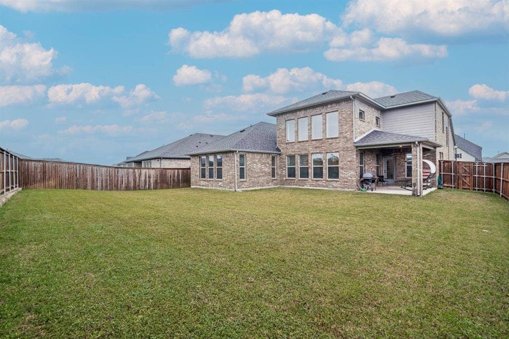 852 Vineyard Way, Forney, TX 75126