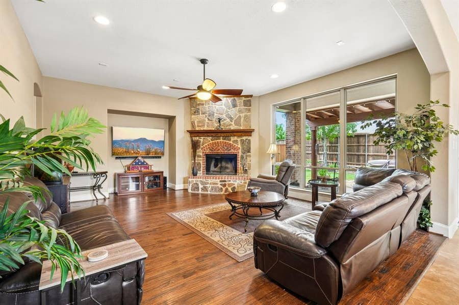 Property photo for 812 Moss Cliff Circle, McKinney, TX