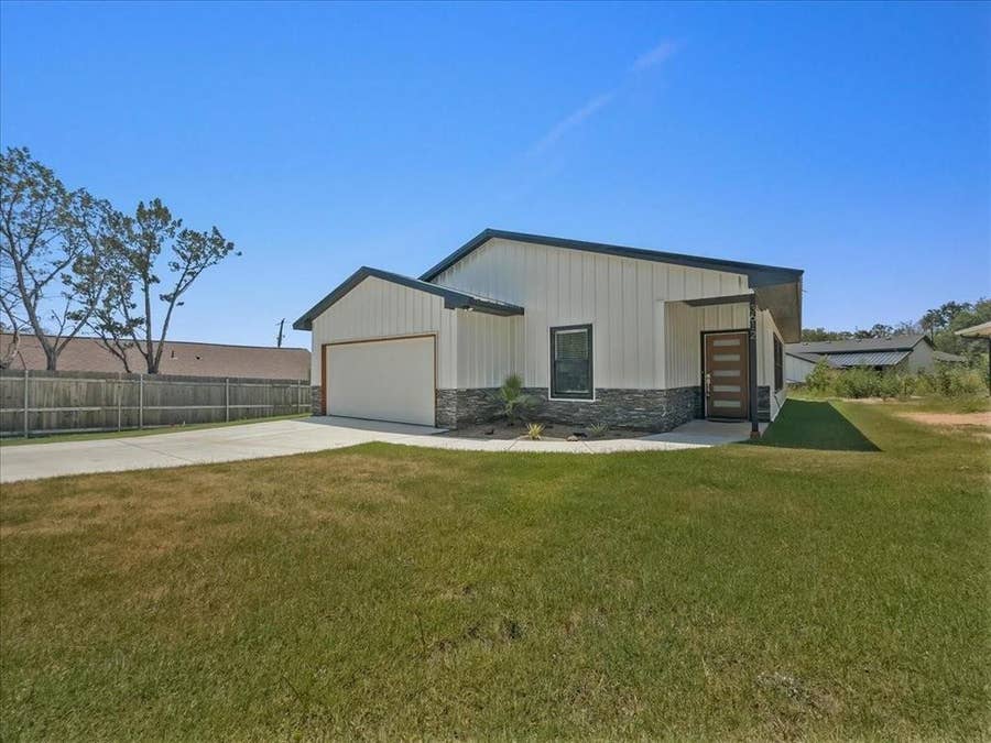 Property photo for 3612 Broken Bow Drive, Granbury, TX