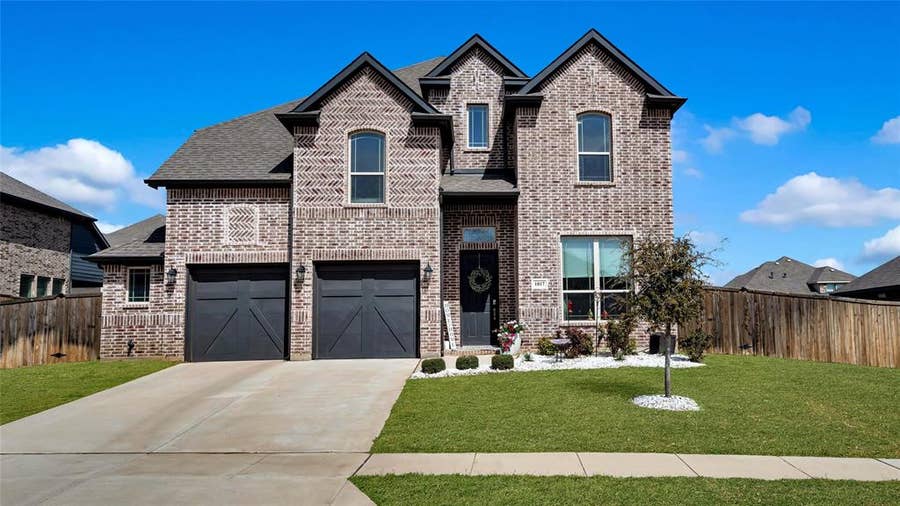 Property photo for 1017 Wrenwood Drive, Justin, TX