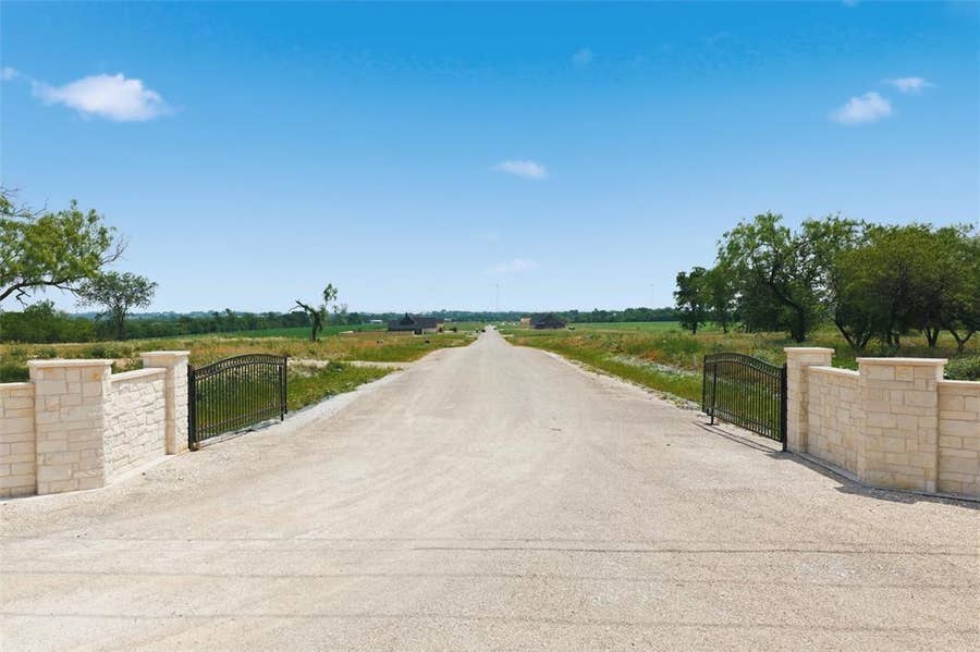 Property photo for 268 Lacek Mill Rd, China Spring, TX