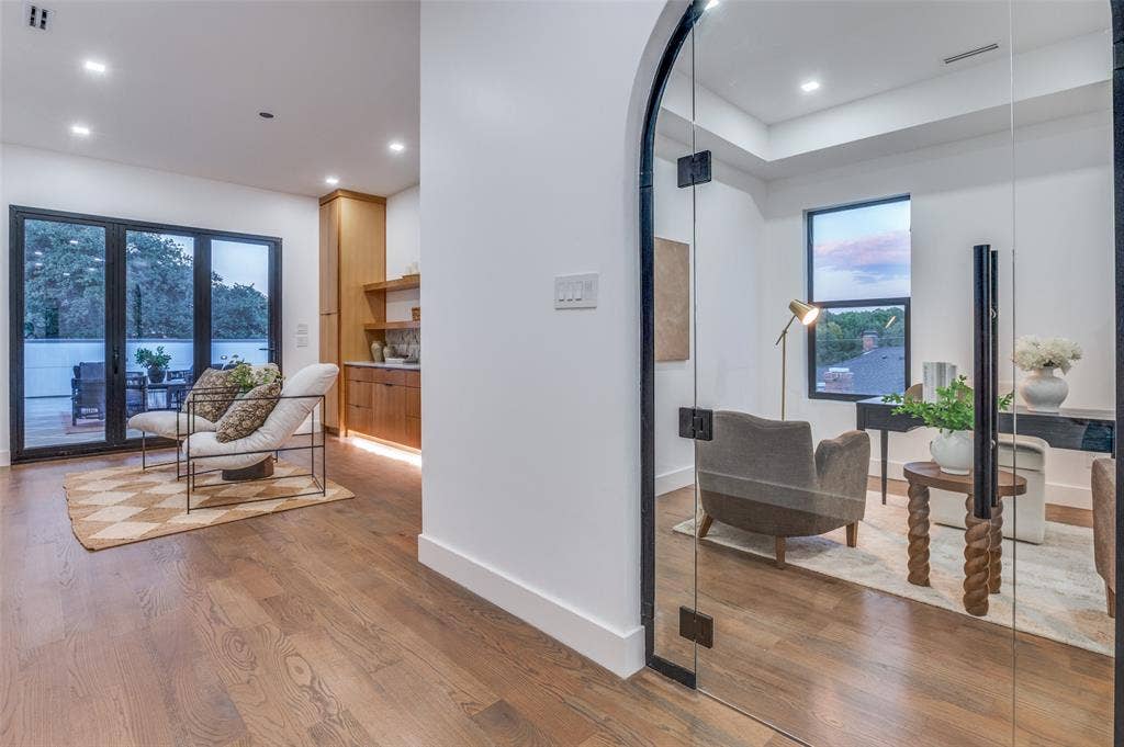 4044 Hawthorne Avenue, Dallas, TX 75219