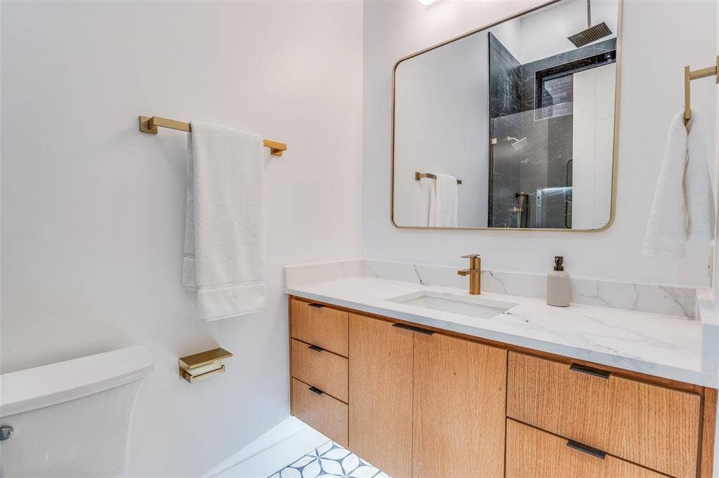 4044 Hawthorne Avenue, Dallas, TX 75219