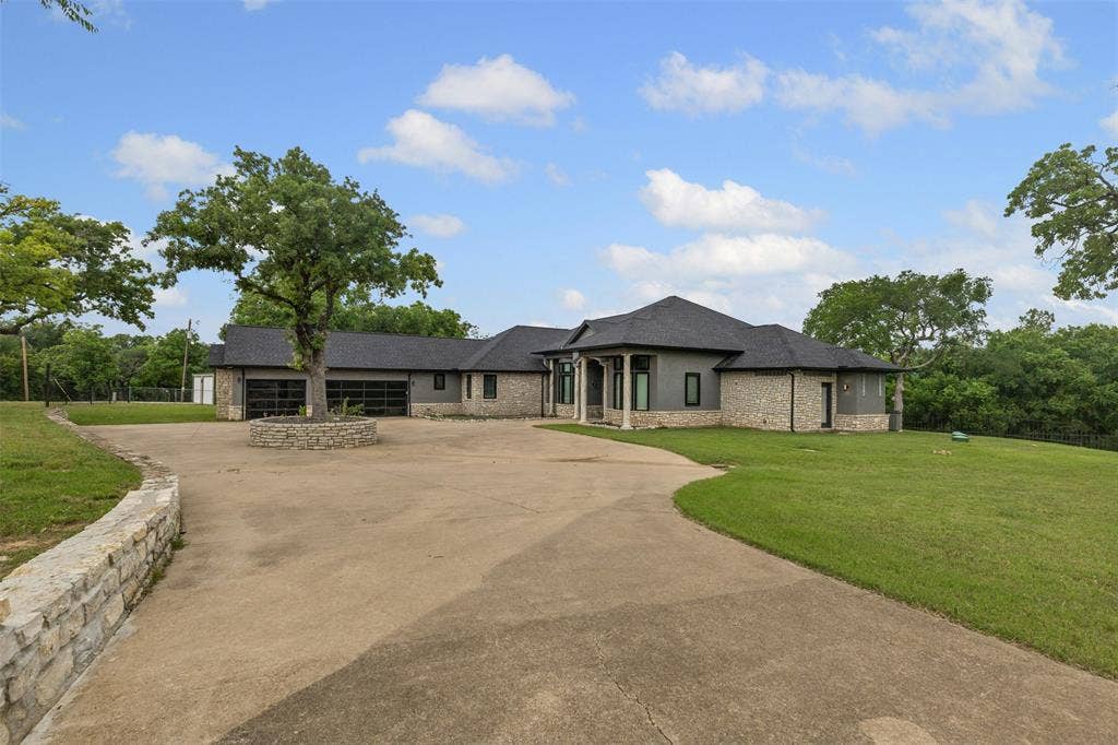 2100 Gene Court, Granbury, TX 76048 Welcoming driveway into the property. Room for lots of visitors and activities!