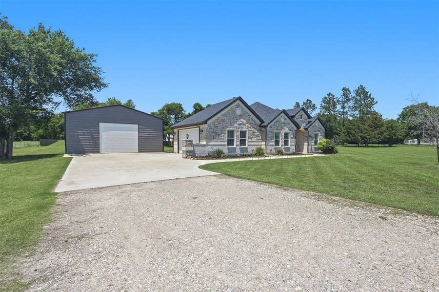 Property photo for 1501 Business Highway 121, Trenton, TX