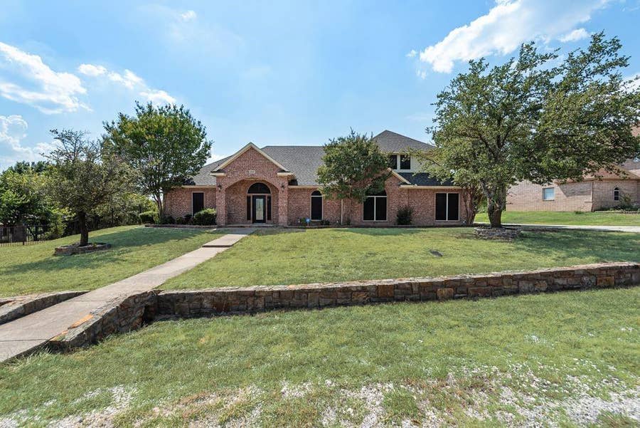 Property photo for 10017 Seville Drive, Fort Worth, TX