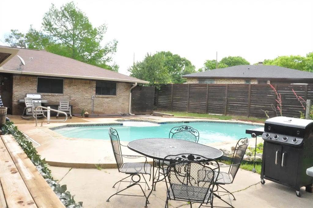 304 Bennett Circle, DeSoto, TX 75115 304 Bennett Circle, DeSoto, TX 75115