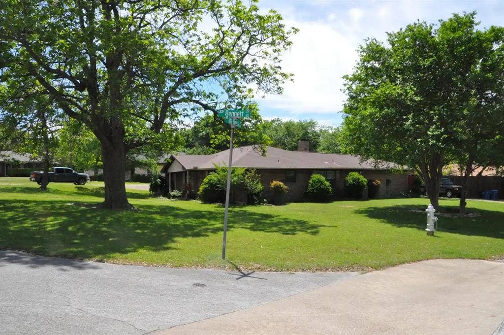 304 Bennett Circle, DeSoto, TX 75115 304 Bennett Circle, DeSoto, TX 75115