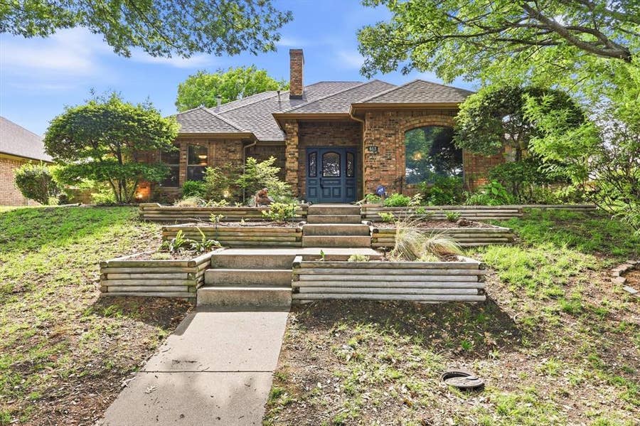 Property photo for 613 Deer Creek Drive, DeSoto, TX