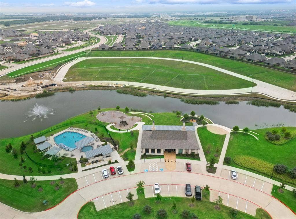 3004 Chesterfield Lane, Mansfield, TX 76084 Community Pool and Club House