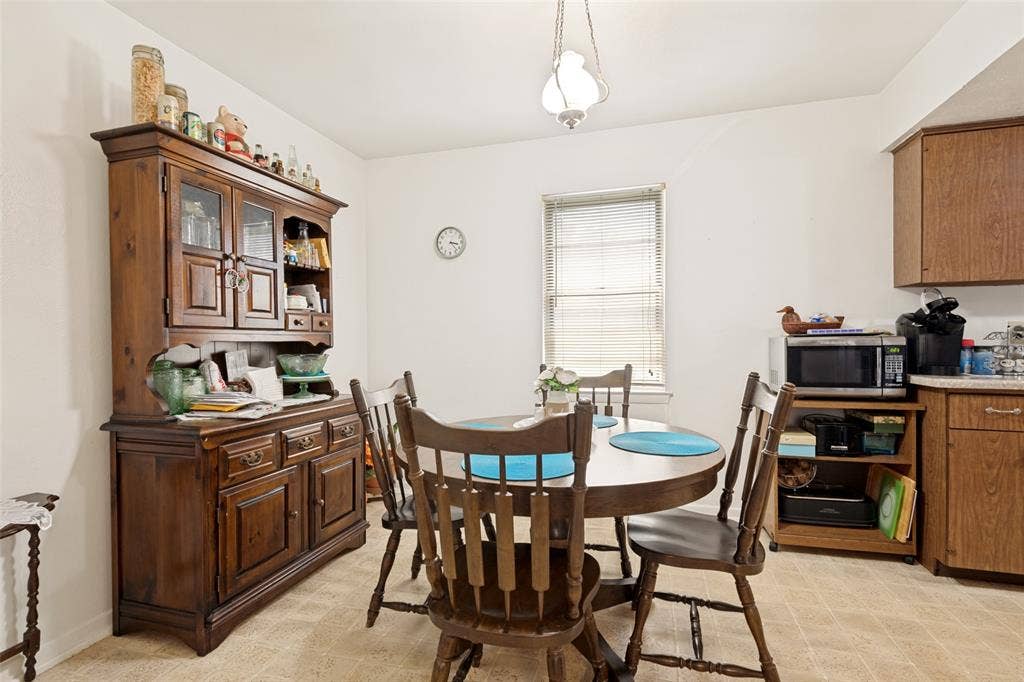 3013 Margo Drive, Mesquite, TX 75150 Open-concept dining area featuring a neutral color palette