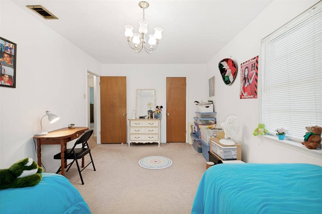 3013 Margo Drive, Mesquite, TX 75150 Bright interior space with light-colored carpeting, two wooden doors, a single window with horizontal blinds, and a ceiling-mounted light fixture