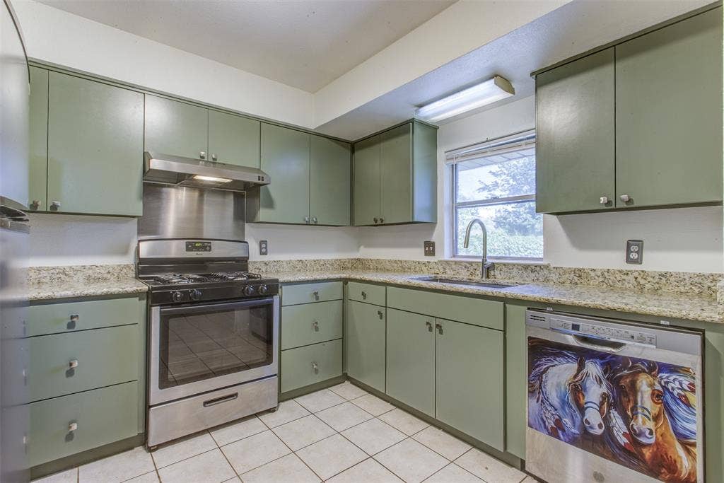 521 E Mustang Street, Crowley, TX 76036 521 E Mustang Street, Crowley, TX 76036