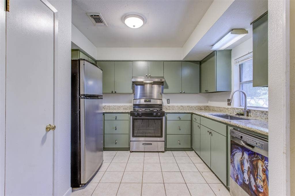 521 E Mustang Street, Crowley, TX 76036 521 E Mustang Street, Crowley, TX 76036