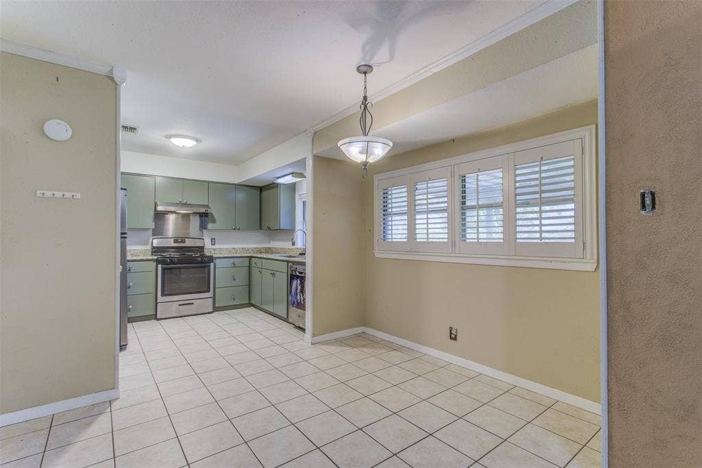 521 E Mustang Street, Crowley, TX 76036 521 E Mustang Street, Crowley, TX 76036