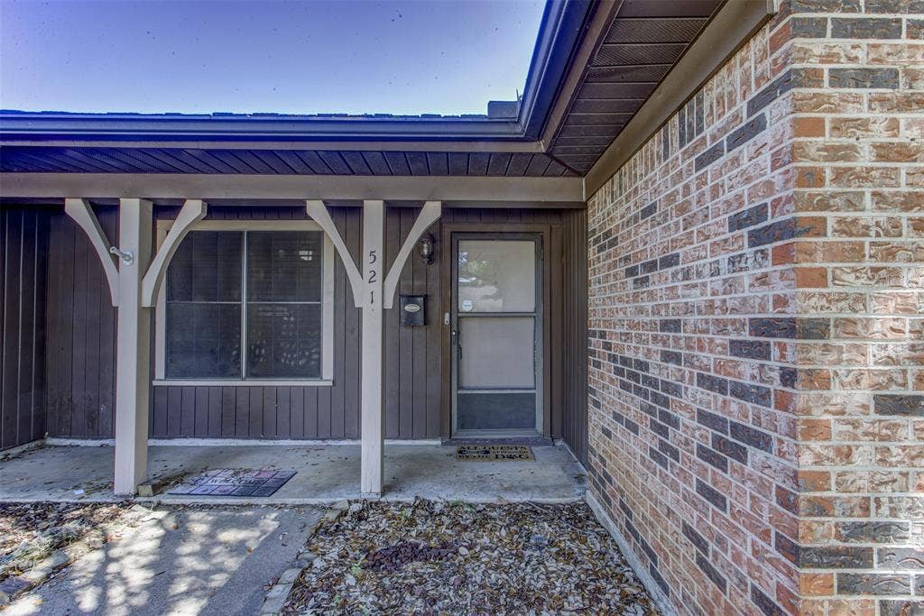 521 E Mustang Street, Crowley, TX 76036 521 E Mustang Street, Crowley, TX 76036
