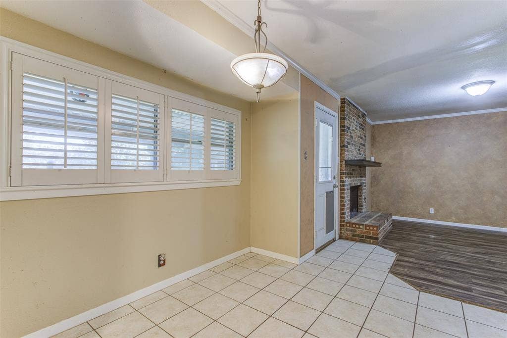 521 E Mustang Street, Crowley, TX 76036 521 E Mustang Street, Crowley, TX 76036